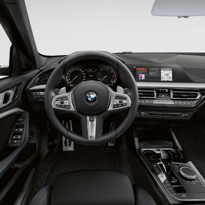 Volante in pelle M. BMW Serie 1, Versione M Sport, cockpit con volante in pelle M.