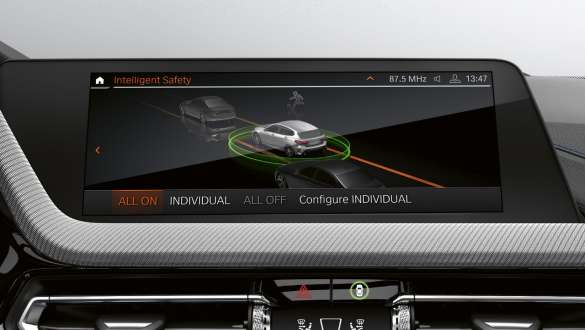 Driving Assistant F40. BMW Serie 1, Control Display con sistema di assistenza alla guida Driving Assistant F40.