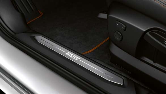 Listello battitacco. Listello battitacco della BMW Serie 1, Versione Sport.