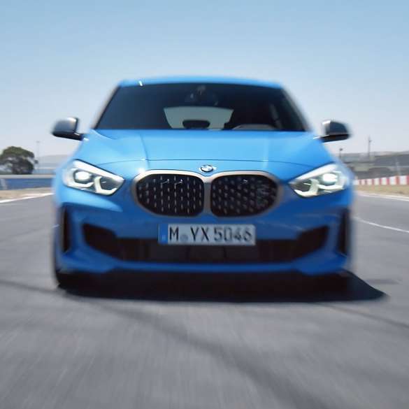 Video della BMW Serie 1 in movimento. Video della BMW Serie 1 con scene di guida dinamica.