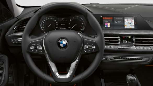 BMW Serie 1 F40 Volante sportivo in pelle Cockpit della BMW Serie 1 F40, Versione Sport con volante sportivo in pelle.