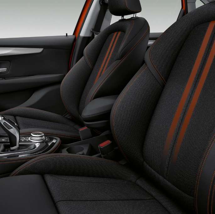 Sedili sportivi della BMW Serie 2 Active Tourer Versione Sport Sedili sportivi della BMW Serie 2 Active Tourer Versione Sport 220i F45 2018 interni