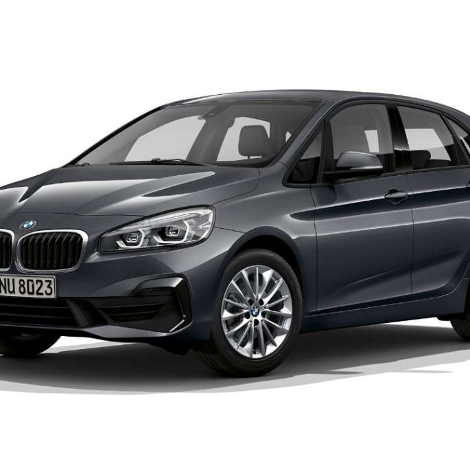 Vista anteriore a tre quarti della BMW Serie 2 Active Tourer Versione Advantage BMW Serie 2 Active Tourer Versione Advantage 218i F45 2018 Mineral Grey metallizzato vista anteriore a tre quarti