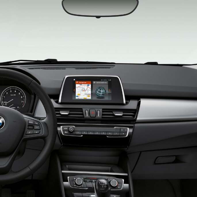 Cockpit della BMW Serie 2 Active Tourer Versione Advantage Cockpit della BMW Serie 2 Active Tourer 218i F45 2018