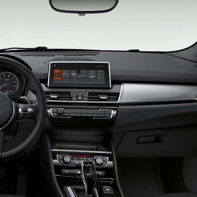 Cockpit della BMW Serie 2 Active Tourer Versione M Sport Cockpit BMW Serie 2 Active Tourer 220d xDrive Versione M Sport F45 2018 abitacolo