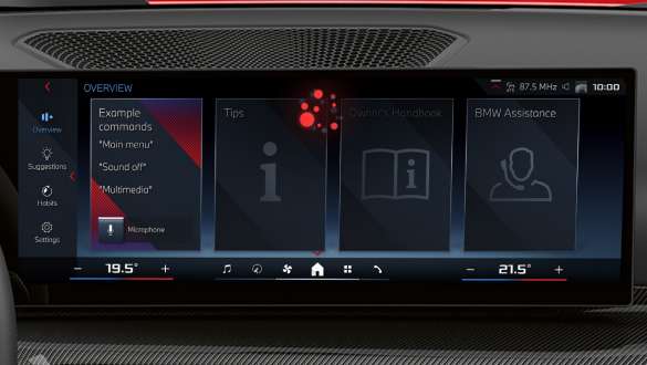 BMW Intelligent Personal Assistant della BMW Serie 2 Coupé G42 Control Display Primo piano BMW Intelligent Personal Assistant della BMW Serie 2 Coupé G42 Control Display Primo piano