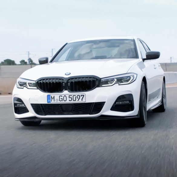 Nuova BMW Serie 3 Berlina, accessori M Performance. Anteriore della Nuova BMW Serie 3 Berlina con accessori M Performance.