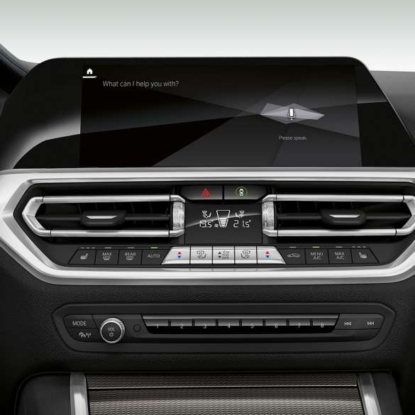 BMW Serie 3 Berlina, BMW Intelligent Personal Assistant G20. Primo piano sul display del cockpit con BMW Intelligent Personal Assistant della BMW Serie 3 Berlina G20.