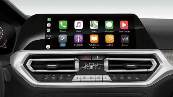 BMW Serie 3 Berlina, predisposizione per Apple CarPlay® Primo piano frontale del cockpit display della BMW Serie 3 Berlina con predisposizione per Apple CarPlay®.