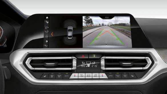BMW Serie 3 Berlina, Parking Assistant Plus G20. Primo piano frontale del display strumenti della BMW Serie 3 Berlina con Parking Assistant Plus G20.