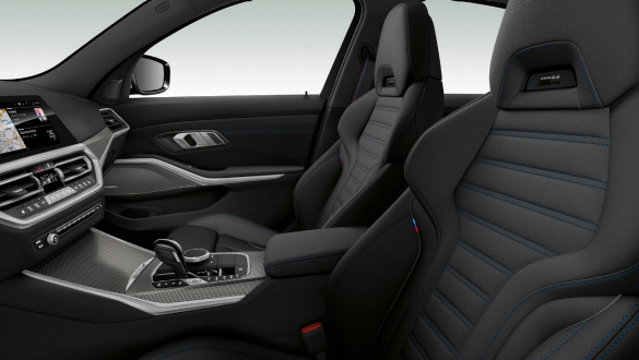 BMW Serie 3 Berlina, sedili sportivi Primo piano laterale della fila di sedili anteriori sportivi di colore nero.