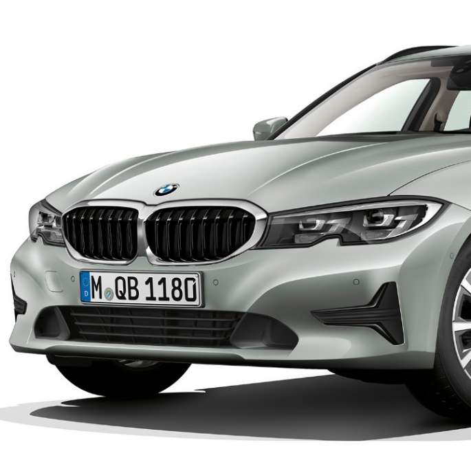 Versione Advantage vista anteriore a tre quarti BMW Serie 3 Touring, versione Advantage vista anteriore a tre quarti