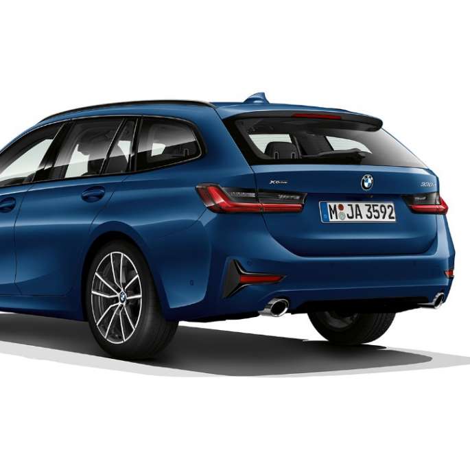 Versione Sport, vista posteriore a tre quarti BMW Serie 3 Touring, versione Sport, vista posteriore a tre quarti