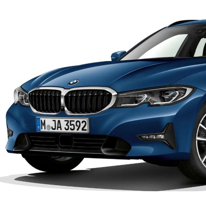 Versione Sport, vista anteriore a tre quarti BMW Serie 3 Touring, versione Sport, vista anteriore a tre quarti
