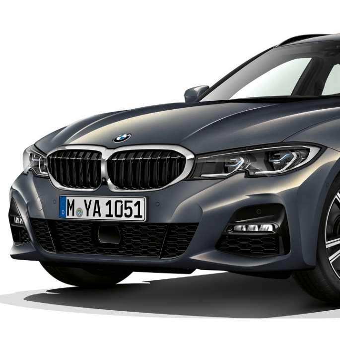 Versione M Sport, vista anteriore a tre quarti BMW Serie 3 Touring, versione M Sport vista anteriore a tre quarti