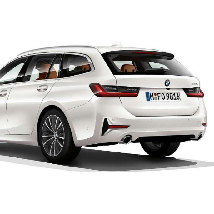 Versione Luxury, vista posteriore a tre quarti BMW Serie 3 Touring, versione Luxury, vista posteriore a tre quarti