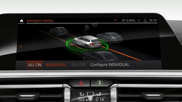 Assistente di guida agli incroci con intervento sui freni BMW Serie 3 Touring, assistente di guida agli incroci con intervento sui freni