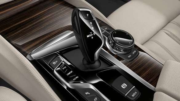 Elementi di comando interni della BMW Serie 5 Berlina G30 Elementi di comando in nero lucido della BMW Serie 5 Berlina G30 Facelift 2020, interni