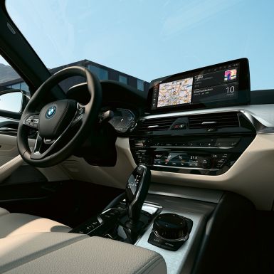 Cockpit della BMW Serie 5 Touring G31 Cockpit della BMW Serie 5 Touring G31 Facelift 2020, Sophisto Grey primo