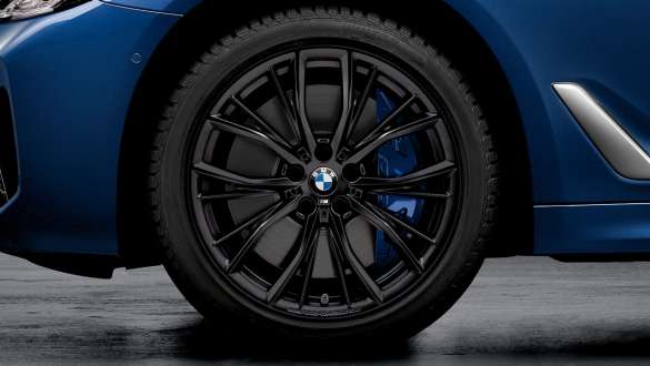 Cerchio forgiato da 19" M Performance, styling a doppi raggi nº 786 M in Jetblack opaco della BMW Serie 5 Touring G31 Cerchio forgiato da 19" M Performance, styling a doppi raggi nº 786 M in Jetblack opaco della BMW Serie 5 Touring G31 Facelift 2020
