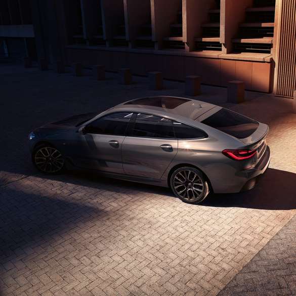 Esterni della BMW Serie 6 Gran Turismo G32 2020 BMW Serie 6 Gran Turismo 640i xDrive G32 2020 Bernina Grey con prospettiva a volo di uccello
