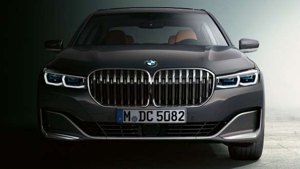 BMW Serie 7 Berlina grembialatura anteriore BMW Serie 7 Berlina: vista anteriore, primo piano della grembialatura anteriore