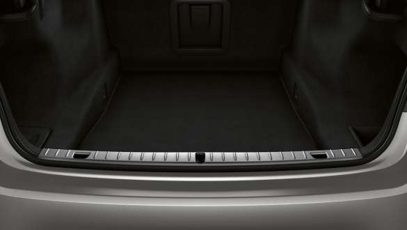 BMW Serie 7 Berlina G11 G12 2019 piano del bordo del piano di carico BMW Serie 7 Berlina G11 G12 2019 Bernina Grey Amber Effect Primo piano del bordo del piano di carico