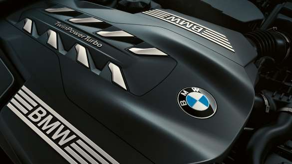 Motore benzina 8 cilindri BMW TwinPower Turbo BMW Serie 7 Berlina: primo piano del motore BMW TwinPower Turbo a 8 cilindri benzina