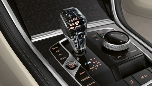 BMW M850i xDrive Dravit Grey metallic, applicazione in vetro CraftedClarity. BMW M850i xDrive Dravit Grey metallic, applicazione in vetro CraftedClarity.