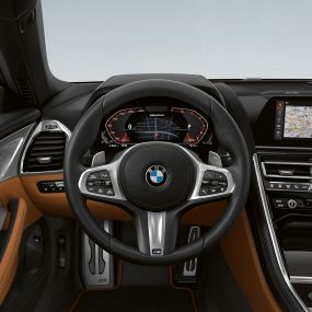 Nuova BMW M850i xDrive, volante M in pelle con paddle e comandi multifunzione G14. Nuova BMW M850i xDrive, volante M in pelle con paddle e comandi multifunzione G14.