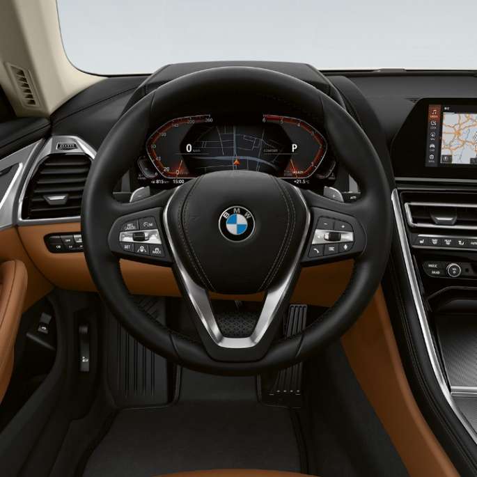 Modanature interne in alluminio “Mesheffect” scuro. BMW Serie 8 Coupé, cockpit, modanature interne in alluminio “Mesheffect” scuro.