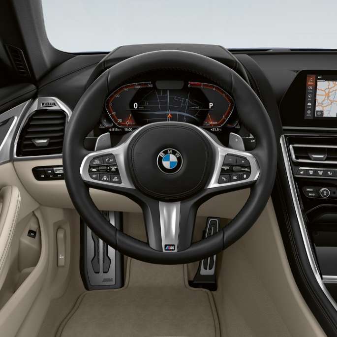 Volante in pelle M con comandi multifunzione BMW Serie 8 Coupé, cockpit, volante in pelle M con comandi multifunzione.