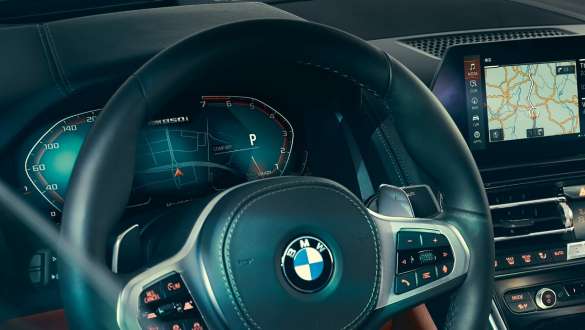 Display strumenti G15. BMW Serie 8 Coupé, cockpit, volante con display strumenti G15.