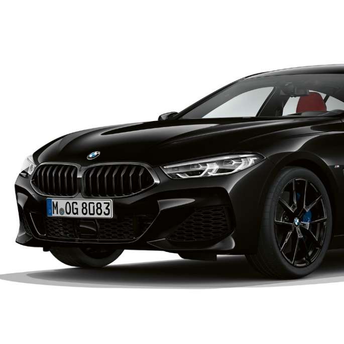 Pacchetto sportivo M, vista anteriore a tre quarti Nuova BMW Serie 8 Gran Coupé, pacchetto sportivo M, vista anteriore a tre quarti