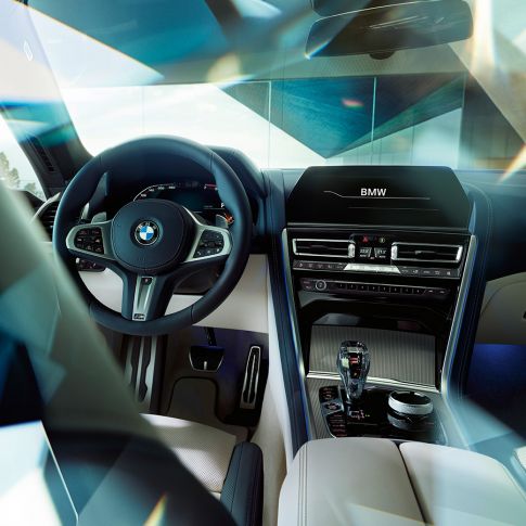 Design degli interni nel cockpit Nuova BMW Serie 8 Gran Coupé, design degli interni nel cockpit