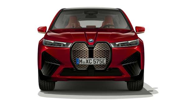 SUV elettrico BMW iX i20 Vista anteriore SUV elettrico BMW iX Aventurine Red i20 Vista anteriore