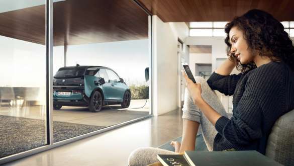 Connected eDrive Services della BMW Connected App Connected eDrive Services nella BMW Connected App sullo smartphone
