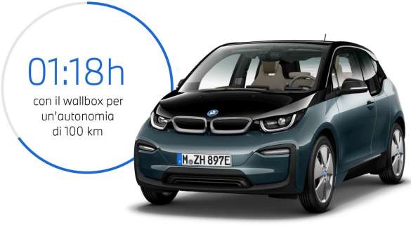 BMW i3 I01 Blue Ridge Mountain con profilo in Frozen Grey metallizzato vista frontale a tre quarti BMW i3 I01 Blue Ridge Mountain con profilo in Frozen Grey metallizzato vista frontale a tre quarti