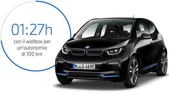 BMW i3s I01 Fluid Black con profilo BMW i Blue vista anteriore a tre quarti BMW i3s I01 Fluid Black con profilo BMW i Blue vista anteriore a tre quarti
