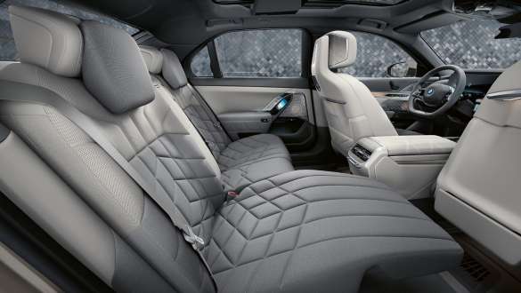 Executive Lounge Seating della BMW i7 Berlina G70 Executive Lounge Seating per i passeggeri posteriori della BMW i7 Berlina G70