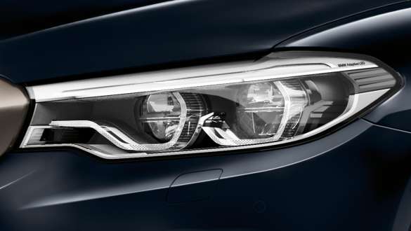 Faro adattivo a LED BMW M550d xDrive Touring Faro adattivo a LED BMW M550d xDrive Touring G31 Azurite Black metallizzato Primo piano gruppo ottico posteriore