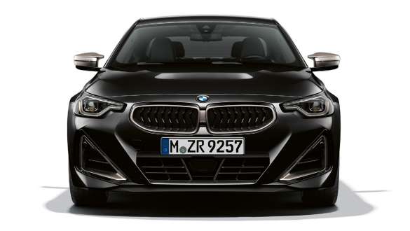 Design frontale della BMW M240i xDrive Coupé G42 2021 BMW M240i xDrive Coupé G42 2021 Black Sapphire metallizzato Design frontale