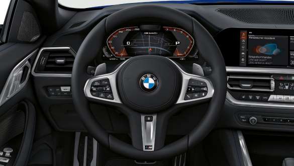 Volante in pelle M della BMW M440i xDrive Cabrio G23 2020 Volante in pelle M della BMW M440i xDrive Cabrio G23 2020, interni, primo piano