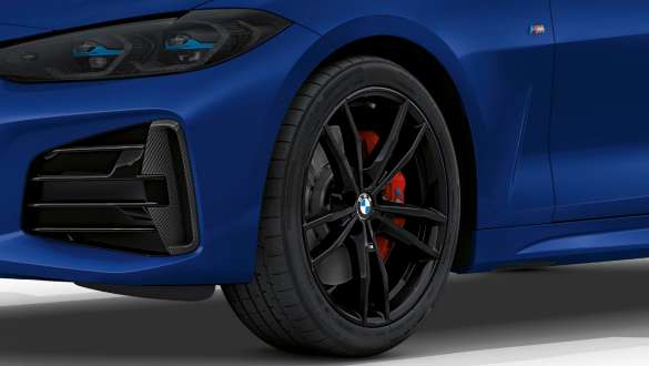 Cerchi in lega leggera da 18" M, styling a doppi raggi della BMW M440i xDrive Cabrio G23 2020 Cerchi in lega leggera da 18" M, styling a doppi raggi nº 848 M in bicolore Jet Black BMW M440i xDrive Cabrio G23 2020 Primo piano