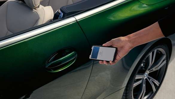 Digital Key della BMW M440i xDrive Cabrio G23 2020 Digital Key della BMW M440i xDrive Cabrio G23 2020 Apertura della portiera via smartphone