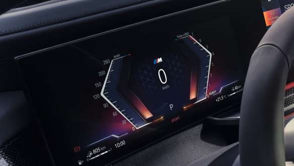 My Mode Sport della BMW M760e xDrive Berlina G70 Primo piano della combinazione di strumenti con My Mode Sport della BMW M760e xDrive Berlina G70