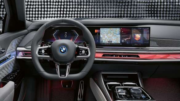 Funzioni installabili in un secondo momento della BMW M760e xDrive Berlina G70 Funzioni installabili in un secondo momento della BMW M760e xDrive Berlina G70 Primo piano del display