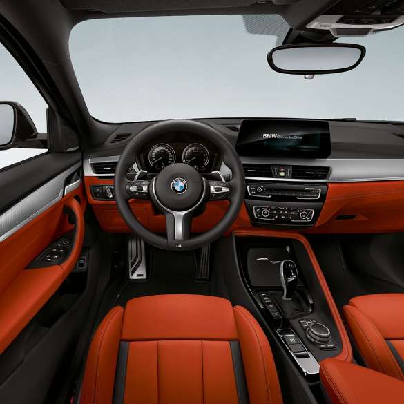 Cockpit della BMW X2 M35i F39 Cockpit della BMW X2 M35i F39 interni