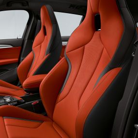 Sedili sportivi M della BMW X2 M35i F39 Sedili sportivi M della BMW X2 M35i F39 abitacolo