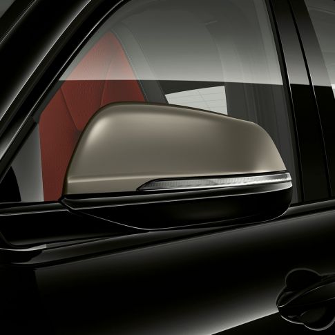 Calotte dei retrovisori esterni della BMW X2 M35i F39 Calotte dei retrovisori esterni della BMW X2 M35i in Sapphire Black metallizzato F39 esterni